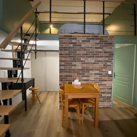 Cote Cour Apartment *